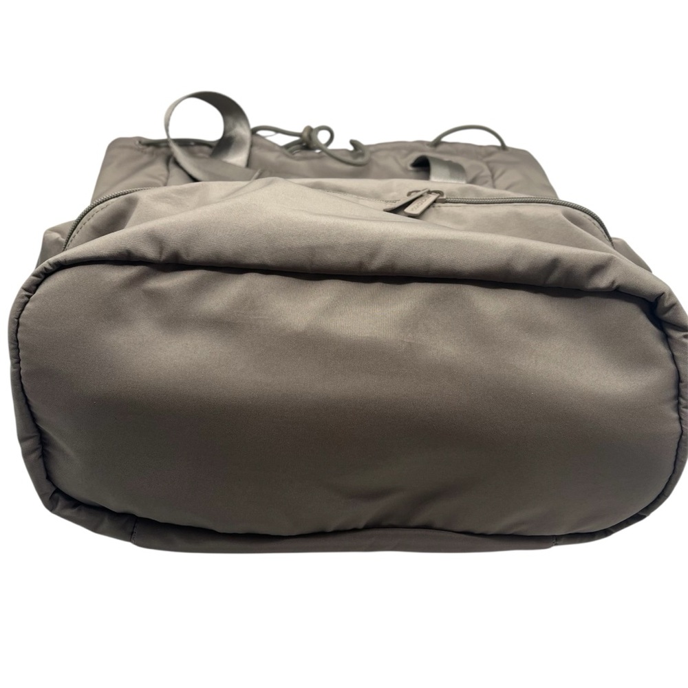 Beyond Yoga Convertible Gym Bag Backpack In Birch Gray - Picture 10 of 10